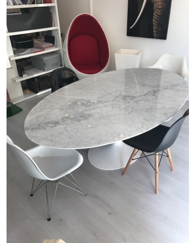 Table TULIP ronde ou ovale en marbre de Carrare, différentes