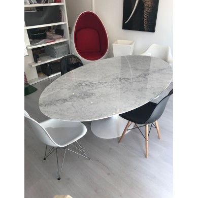 Runder oder ovaler TULIP-Tisch aus Carrara-Marmor, verschiedene