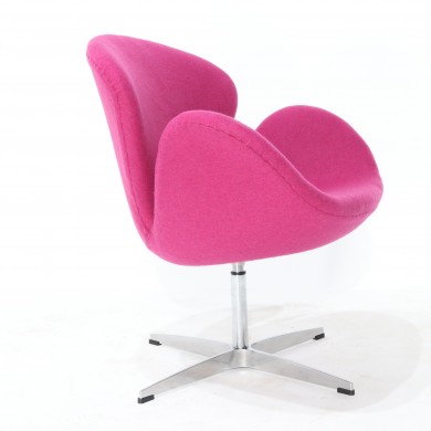 SWAN armchair in leather or fabric