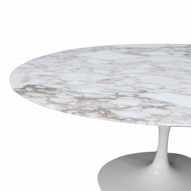 Table TULIP ronde/ovale en marbre Calacatta Oro, différentes
