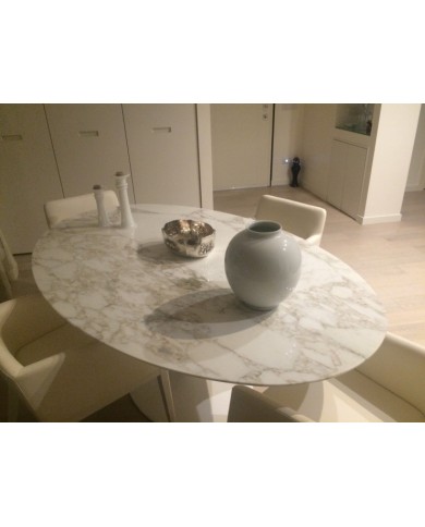 Runder/ovaler TULIP-Tisch aus Calacatta Oro-Marmor