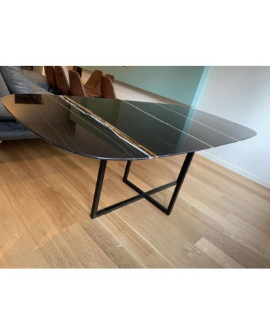 AVA table with barrel-shaped Nero Guinea marble top in various