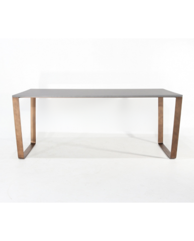 Table CONIX avec plateau en bois MDF en différentes tailles et