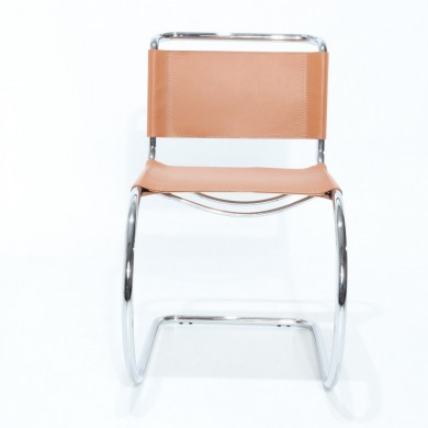 CURVA chair in leather in various colours