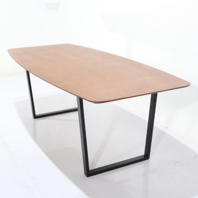 Fassförmiger ARTE-Tisch aus Eichenfurnierholz, verschiedene