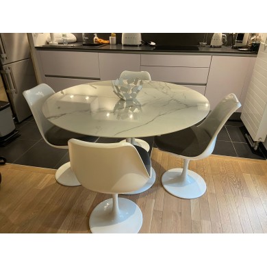 TULIP Tisch mit Keramikplatte in verschiedenen Ausführungen und Größen